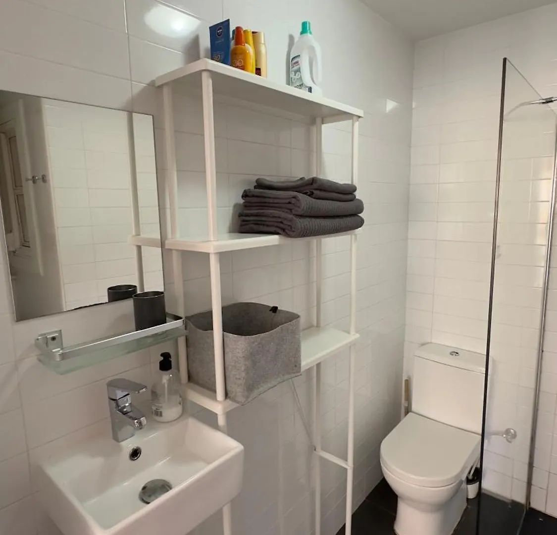 Sunny Flat In Sitges 30 Seconds To Beach, Balcony & Sea Views! 0*,  Španělsko