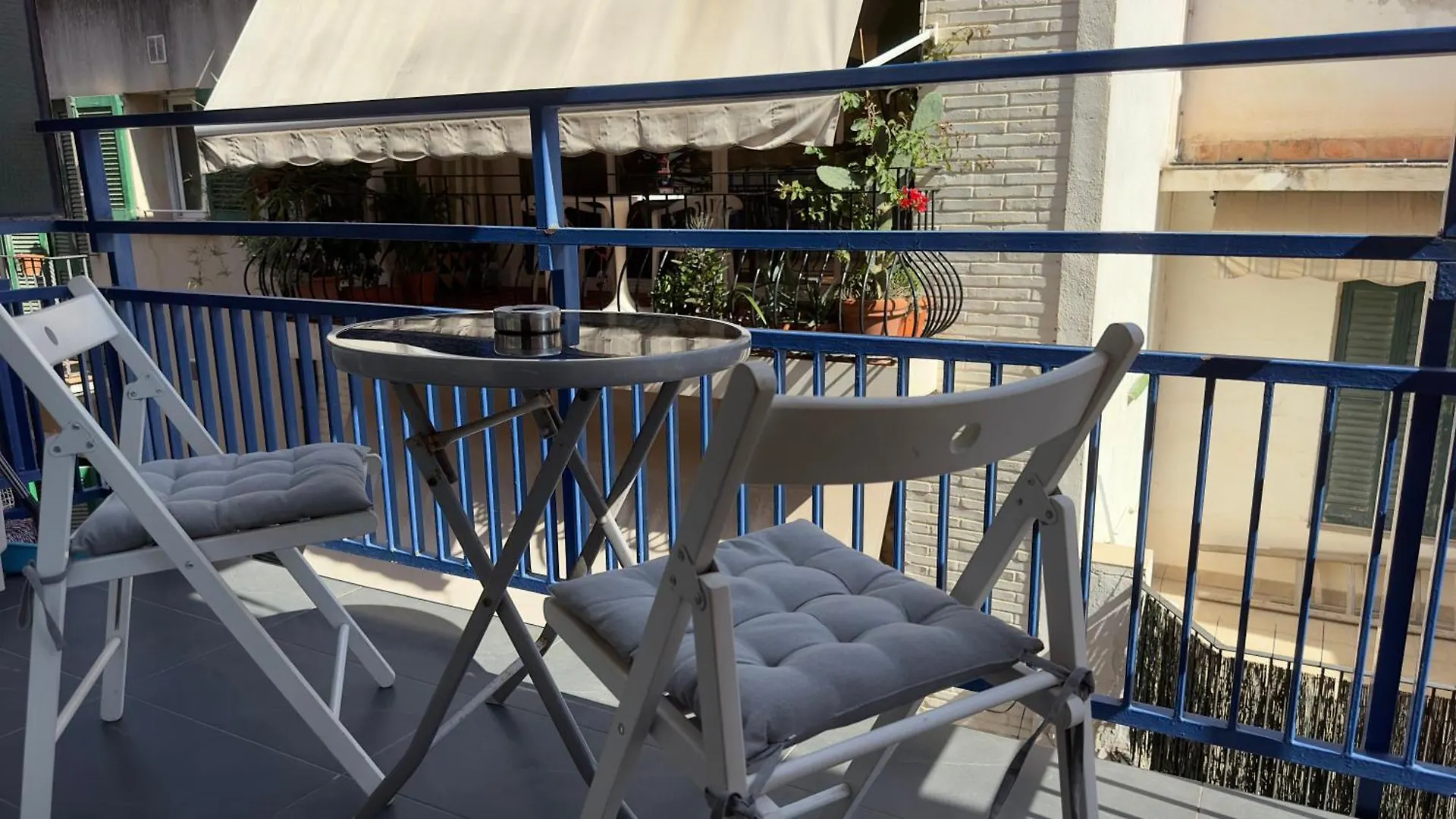 Apartmán Sunny Flat In Sitges 30 Seconds To Beach, Balcony & Sea Views!