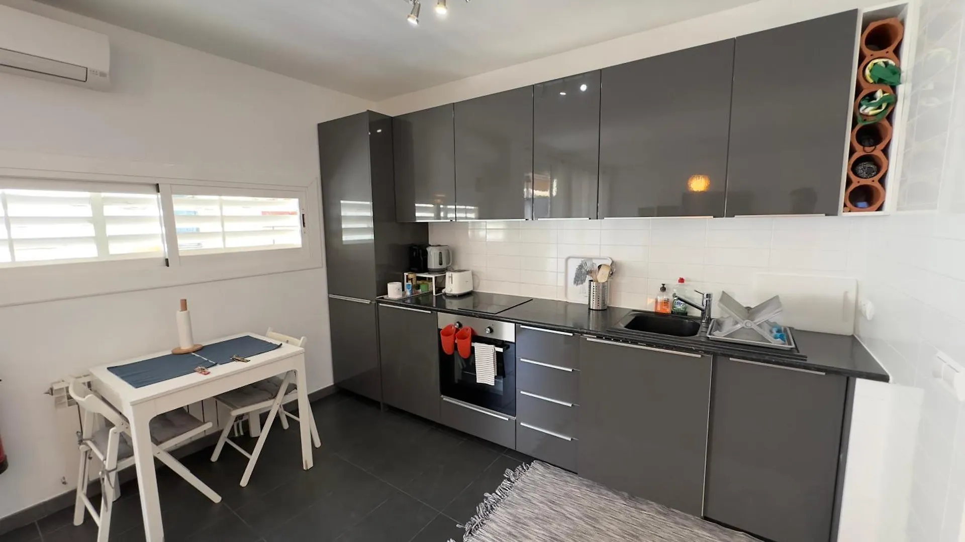 Apartmán Sunny Flat In Sitges 30 Seconds To Beach, Balcony & Sea Views!