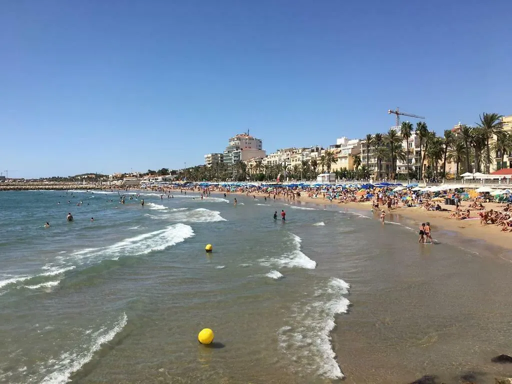 Sunny Flat In Sitges 30 Seconds To Beach, Balcony & Sea Views! Apartmán